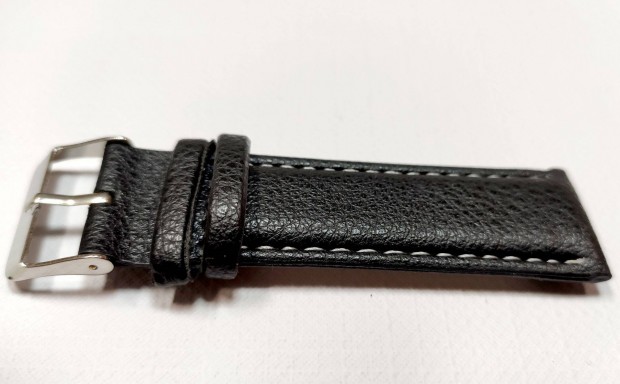 Új, fehérrel varrott, 22 mm-es fekete óraszíj