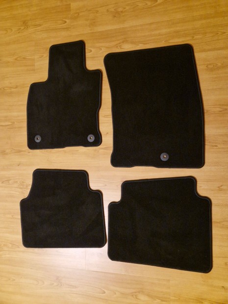 j, gyri Ford Kuga (2020 - ) bels sznyeg garnitra