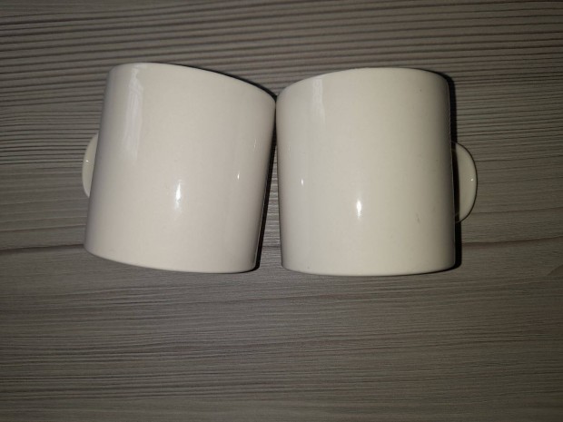 Új, hófehér porcelán bögre párban
