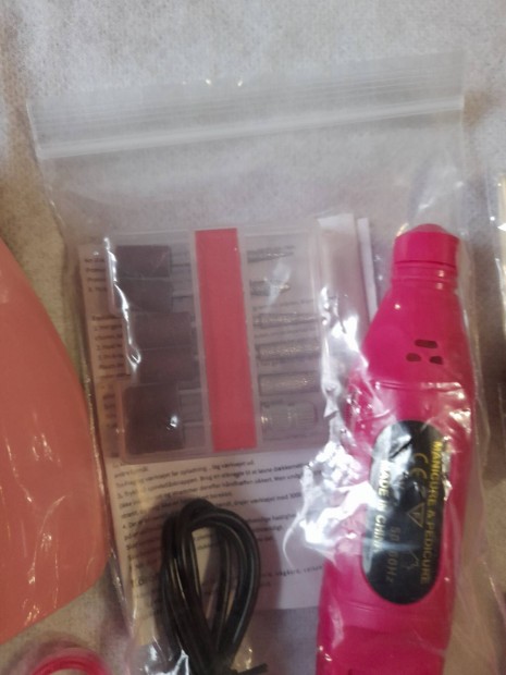 �j, k�r�m �pol� �s d�sz�t� szett.