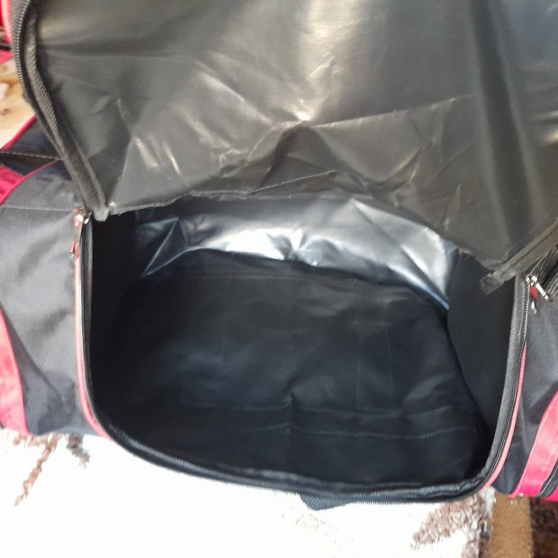 �j, nagym�ret�, nagyon er�s, �taz� poggy�sz.