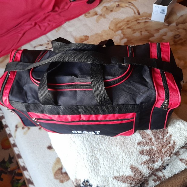 �j, nagym�ret�, sportos, �taz� poggy�sz.