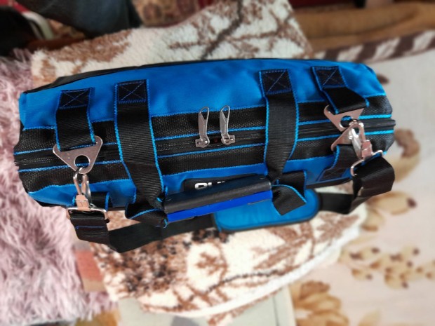 �j, talpas, nagyteherbir�s� szersz�mos t�ska.