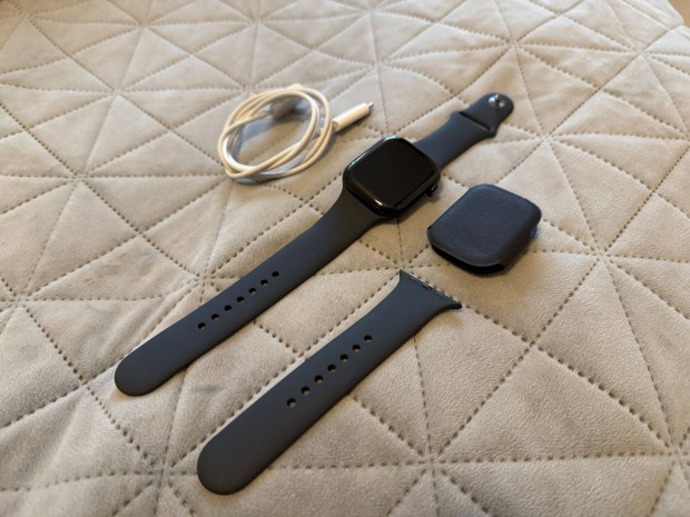 Új aktiválatlan Apple Watch 10 42mm GPS fekete óra eladó 1 év garanciá