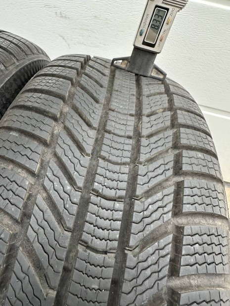 Új állapotú 205/45 R17 8-8,5mm Continental téli gumi DOT3222 eladó