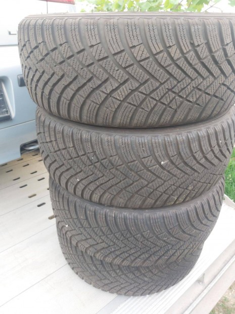 Új állapotú Hankook téli gumi garnitúra 205/45/r16