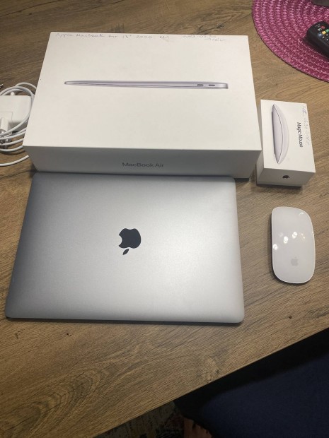 j llapot Macbook Air M1 gyri dobozban