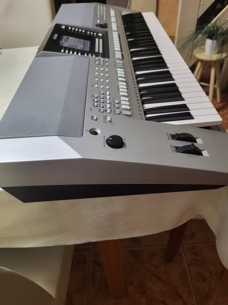 j llapot Yamaha Psr s910.