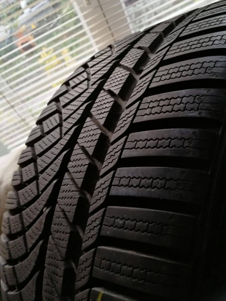 Uj auto teli gumik eladok