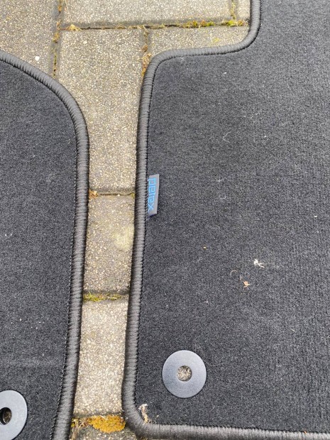 �j aut�k�rpit szett