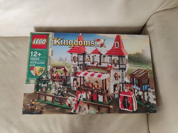 j bontatlan LEGO Kingdoms - Royal Lovagi torna (10223)