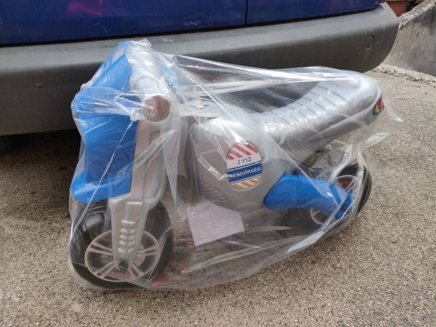 Új cross 8 rendőrségi motor