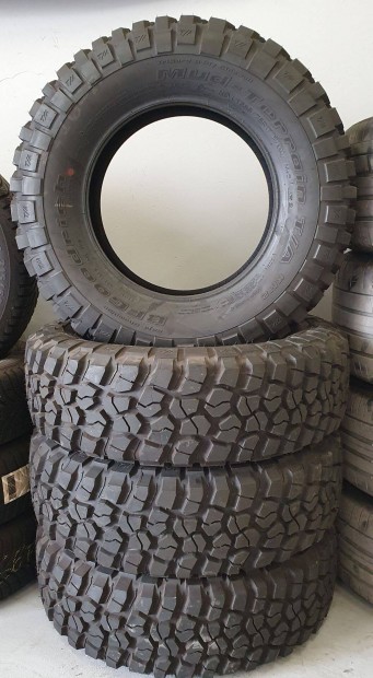 Új/demó BF Goodrich Mud-Terrain T/A KM2 255/75 R17 gumik 4db