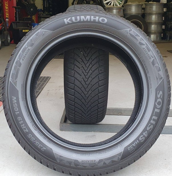 Új/demó Kumho Solus 4S SUV 235/55 R19 négyévszakos gumik 2db /G400