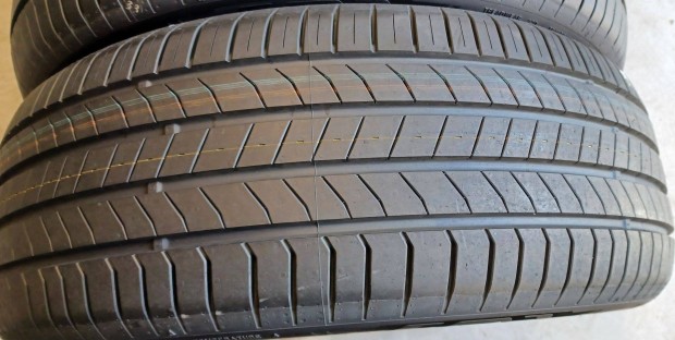 �j/dem� Nexen Nfera Primus 215/55 R18 ny�ri gumik 4db