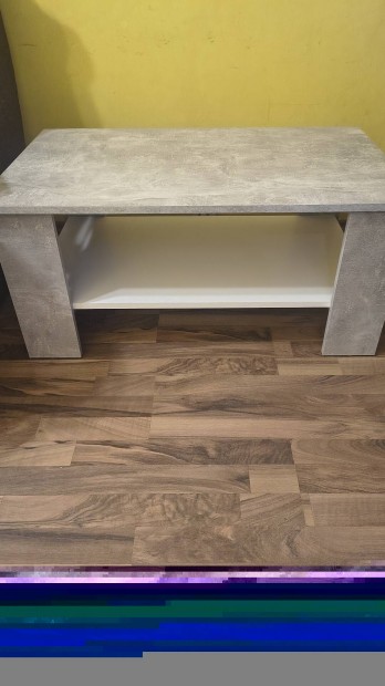 �j doh�nyz� asztal!