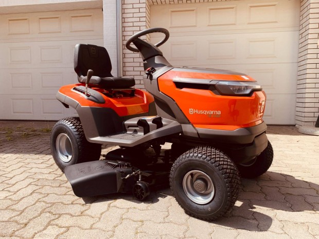 Új elektromos Husqvarna TS 100i akkumulátoros fűnyíró traktor