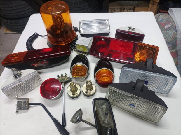 Új elektromos alkatrészek veterán autókhoz.