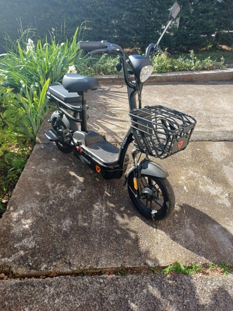 Új elektromos robogó betegség miatt eladó