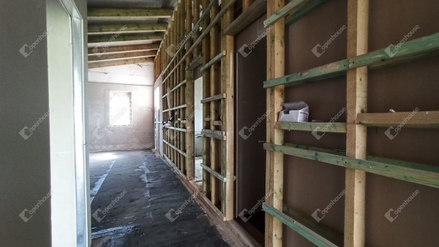 �j �p�t�s� 3 szob�s csal�di h�z