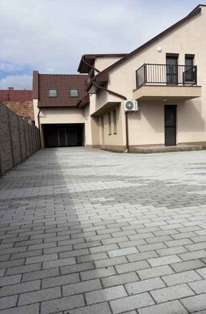 �j �p�t�s� 41/52 nm lak�s elad� Egerben