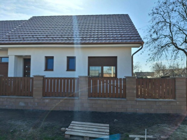 �j �p�t�s� Ikerh�z Elad� Ebesen