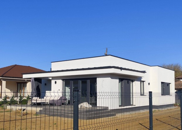 �j �p�t�s�, Nappali+3 szob�s, �n�ll� csal�di h�z, Gar�zzsal