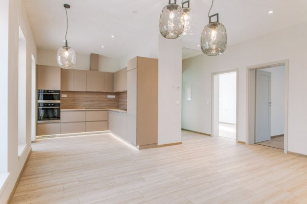 �j �p�t�s�, kulcsrak�sz ikerh�z P�cs k�zel�ben