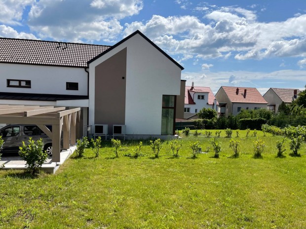Új építésű, minőségi, nagy kertes lakás