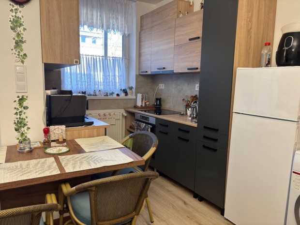 �j �p�t�s� ,nagy teraszos!