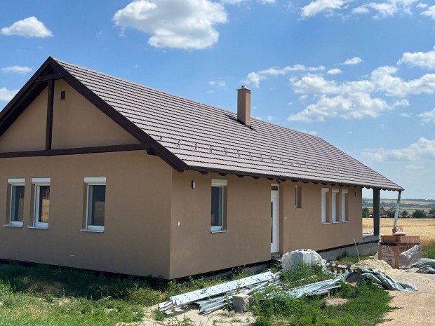 �j �p�t�s� csal�di h�z 2026 Decemberi k�lt�z�ssel elad�