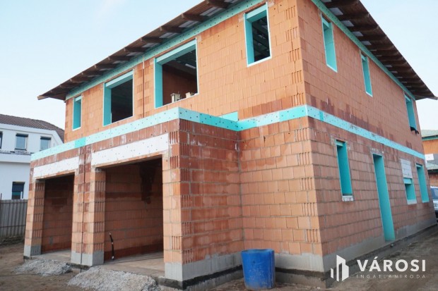 �j �p�t�s� ikerf�l csendes utc�ban elad�