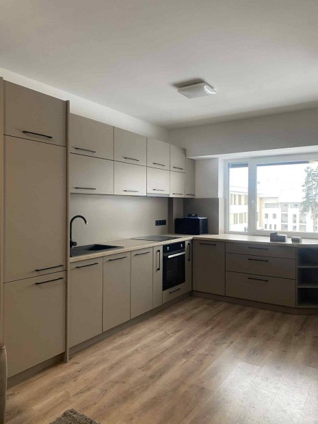 �j �p�t�s� lak�park 4. ker�letben