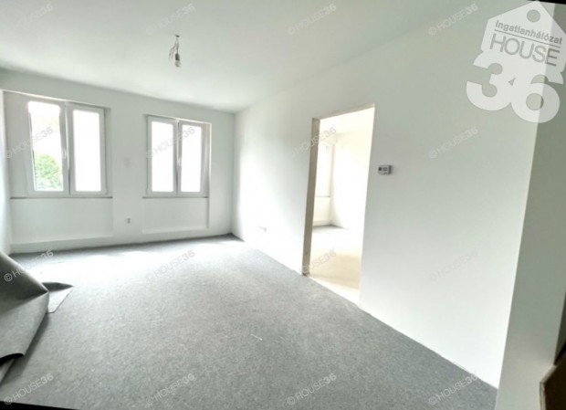 �j �p�t�s� nappali + 3 szob�s csal�di h�z elad�!