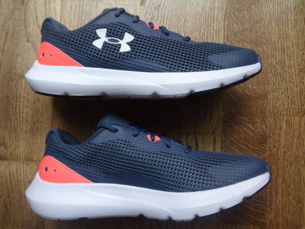 j eredeti Under Armour Surge 3 42-es 42 frfi futcip sportcip cip