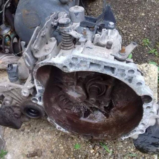 j s Bontott alkatrszek eladk