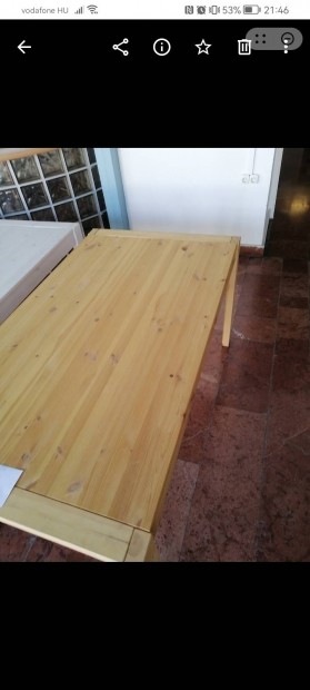 Új étkezőasztal lapra szerelve dobozba.