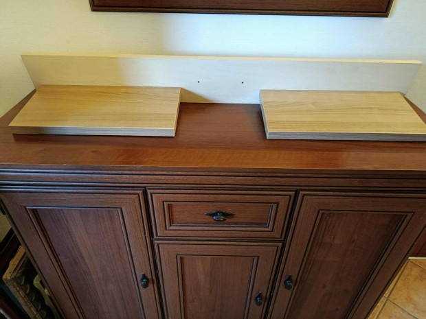 �j fali polc elad�