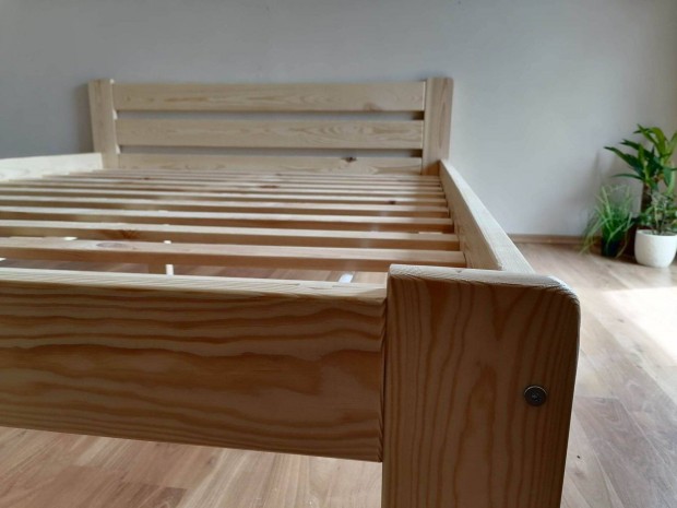 Új fenyő ágy 160x200-as méretben eladó