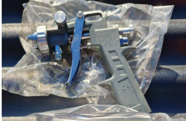 j festkszr pisztoly kb. 600 ml tartllyal sosem hasznlt