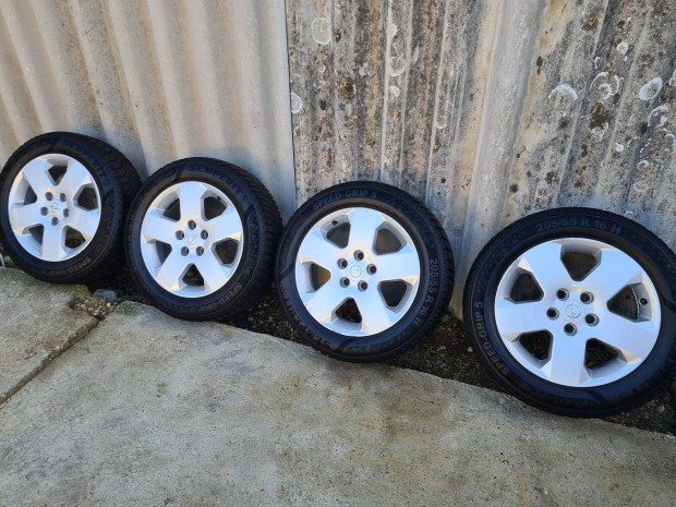 Új gumi Opel 16" alufelnivel