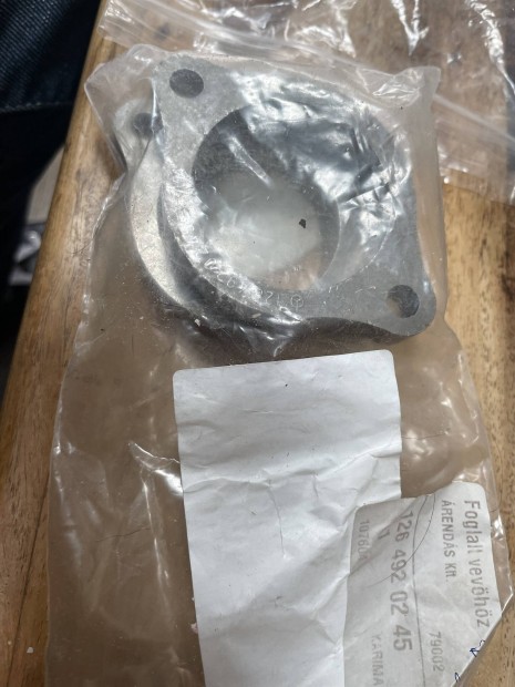 Új gyári Mercedes-Benz kipufogó karima #126 492 02 45 (1 pár)