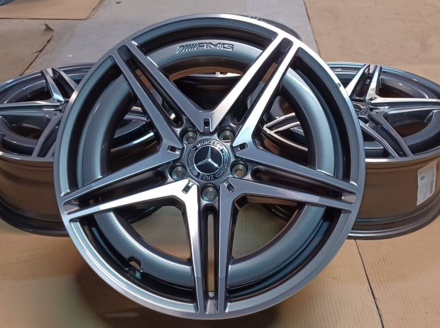 Új gyári Mercedes W293 Eqc AMG kétszéles alufelni 7,5-8x19 ET32-34 4db