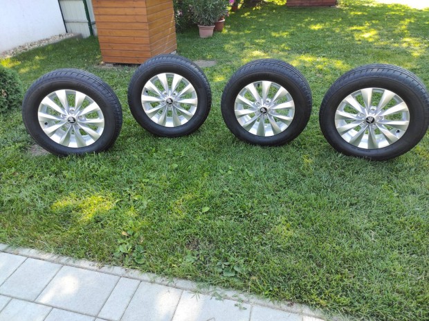 Új gyári Skoda Felni és Gumi 5x112
