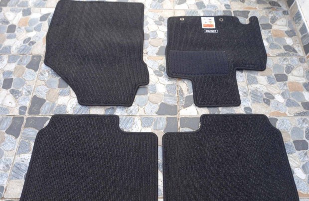 �j gy�ri sz�nyeg, �j Suzuki Ignisbe elad�