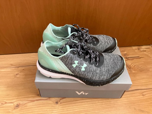 Új gyerek Under Armour futócipő 36 -os