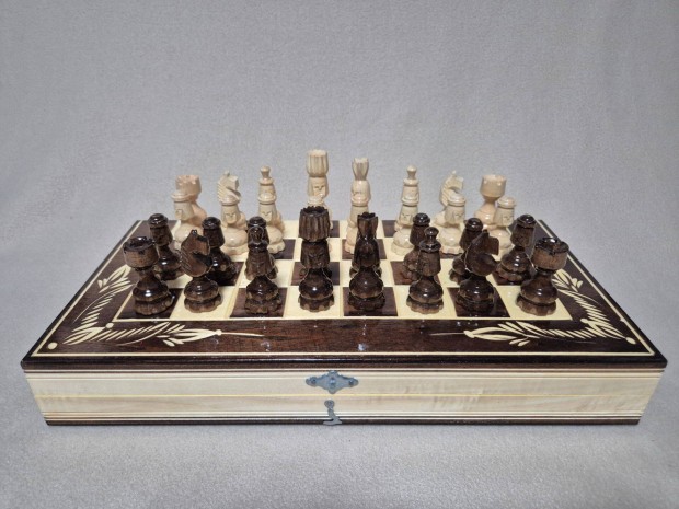 Új gyönyörű faragott összecsukható fa sakk készlet backgammon játék
