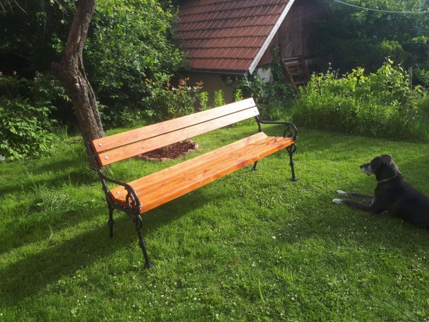 Új kerti pad öntöttvas lábbal eladó