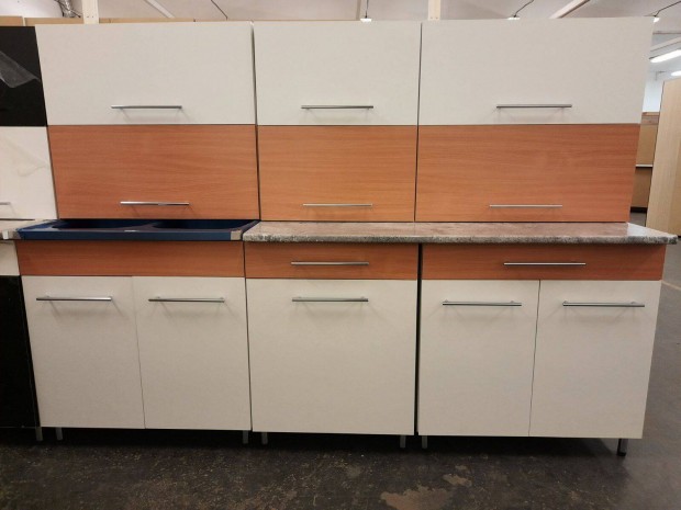 Új konyhabútor áron alul, akár bontva is (Ad174)