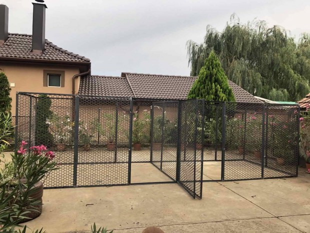 j kutya kennel  2 kapuval (6*2m)